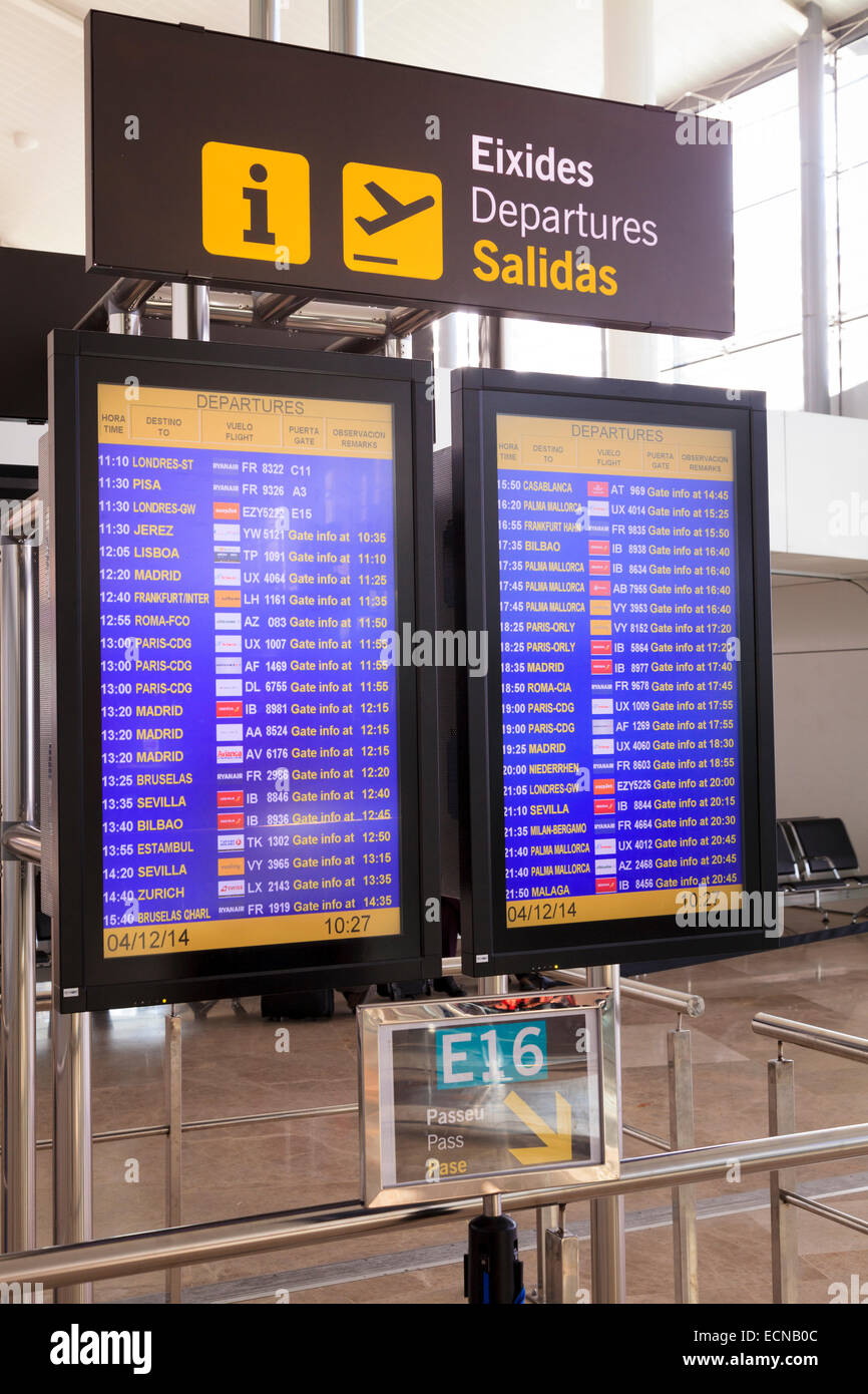 Airport departure information board at Valencia Stock Photo - Alamy