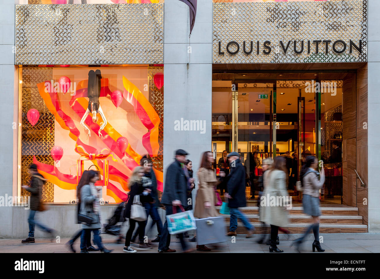 Milan, Italy - September 24, 2017: Louis Vuitton store in Milan. Fashion  week Louis Vuitton shopping – Stock Editorial Photo © Casimiro_PT #170054802