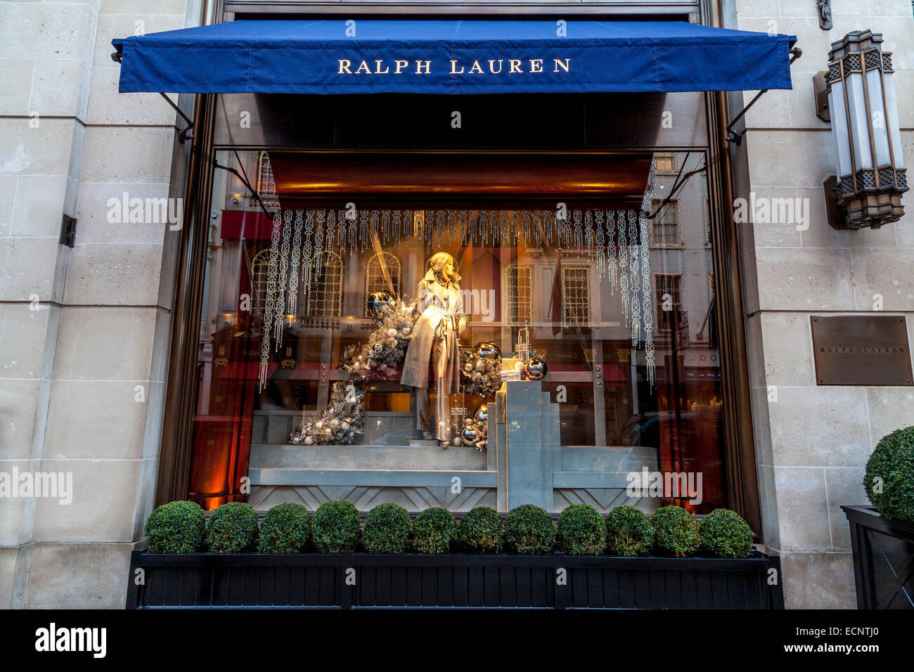 Window Display At The Ralph Lauren Store In New Bond Street, London,  England Stock Photo - Alamy