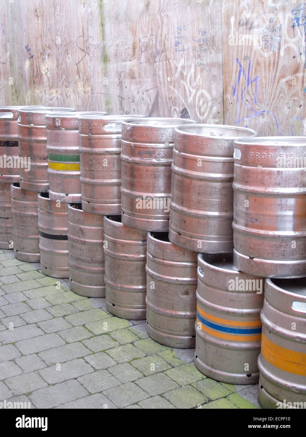Empty aluminium beer kegs hires stock photography and images Alamy
