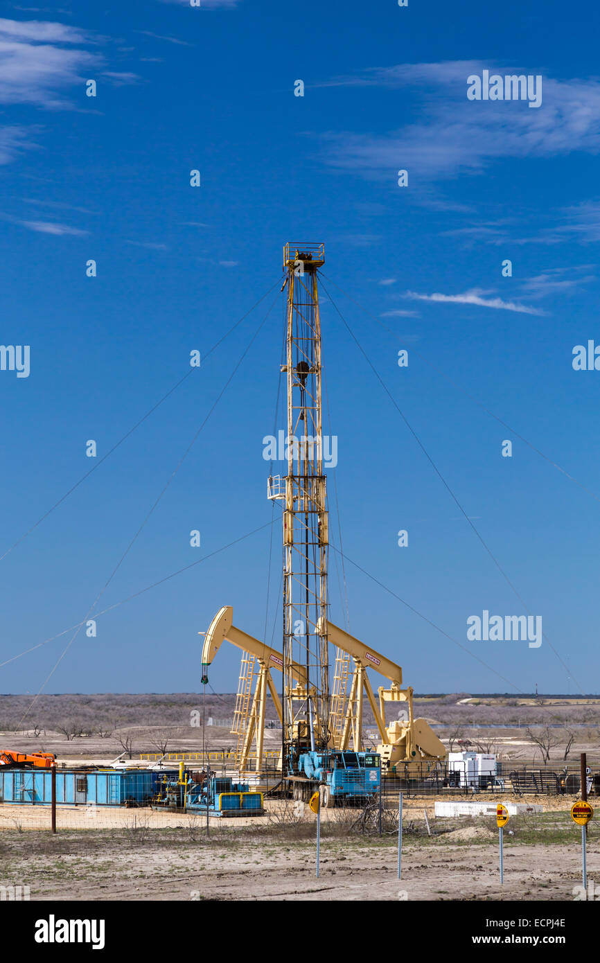 Exploratory oil well drilling rig hi-res stock photography and images ...