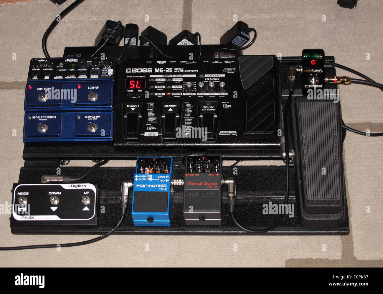 Guitar pedal board hi-res stock photography and images - Alamy