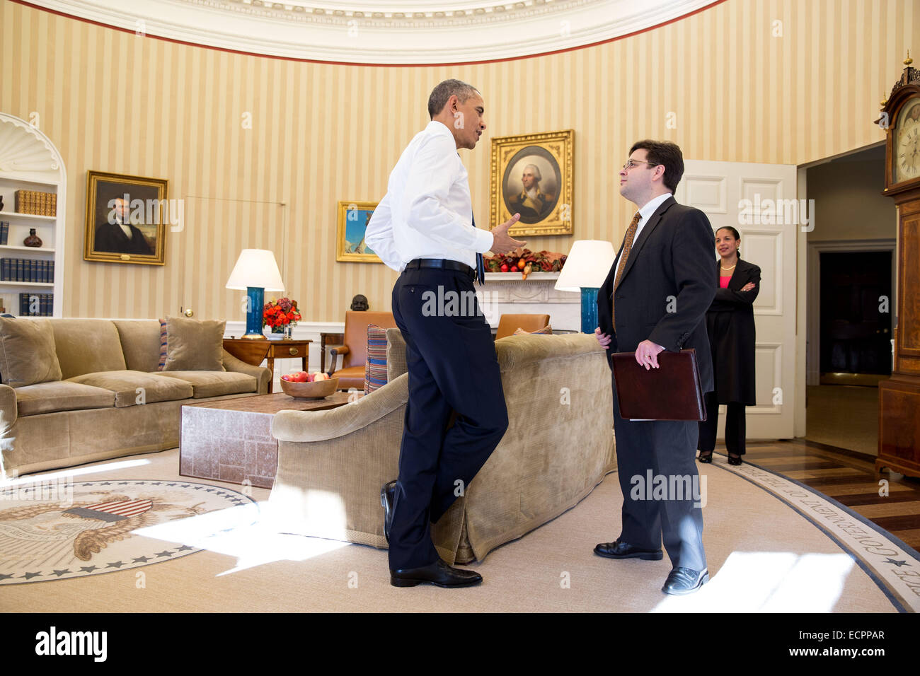 Washington DC, USA. 17th Dec, 2014. Obama delivered a statement on Cuba and the release of American Alan Gross. 17th Dec, 2014. Photo released by the White House shows U.S. President Barack Obama (L) talking with Ricardo Zuniga, senior director for the western hemisphere affairs, after Obama delivered a statement on Cuba and the release of American Alan Gross, in the Oval Office of the White House in Washington Dec. 17, 2014. Credit:  Official White House Photo/Pete Souza/Xinhua/Alamy Live News Stock Photo