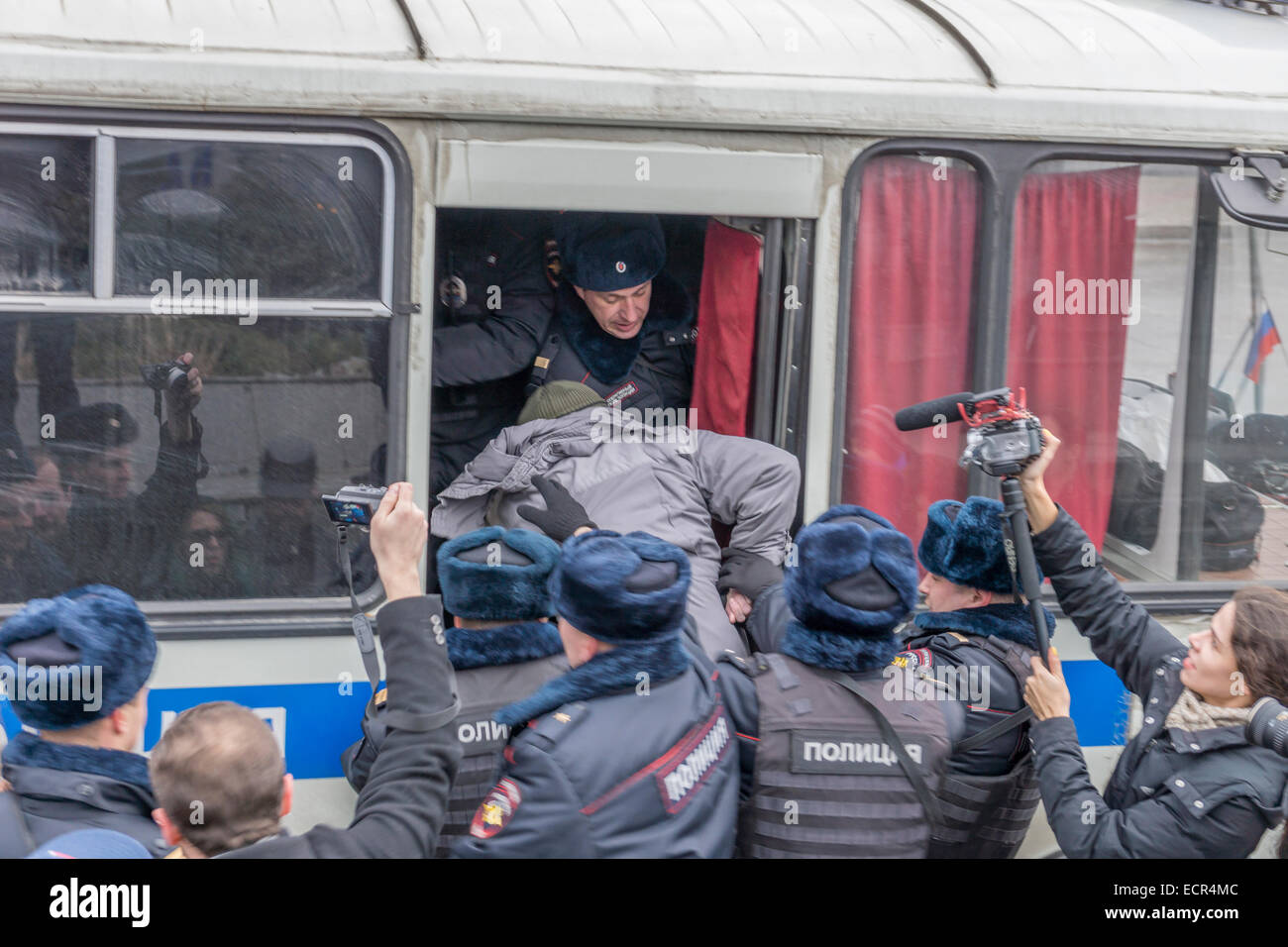 Moscow, Russia. 18th December, 2014. Over a dozen of activists detained on their way to Russia's President Putin press conference in Moscow, December 18th 2014 Credit:  Elkhan Mamedov/Alamy Live News Stock Photo