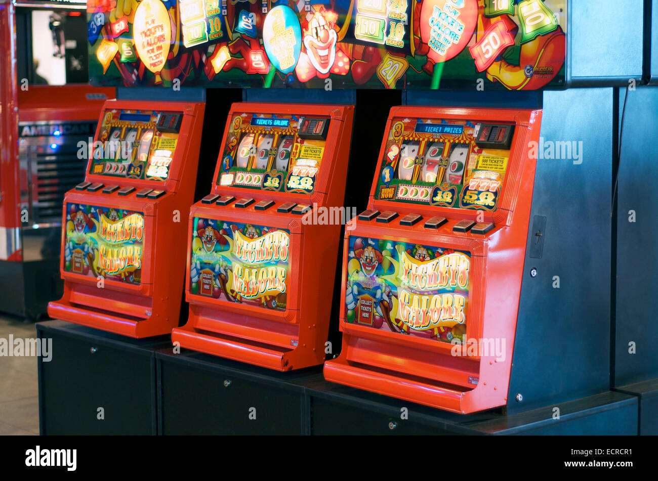 https://c8.alamy.com/comp/ECRCR1/fruit-machine-in-games-arcade-weston-super-mare-somerset-ECRCR1.jpg