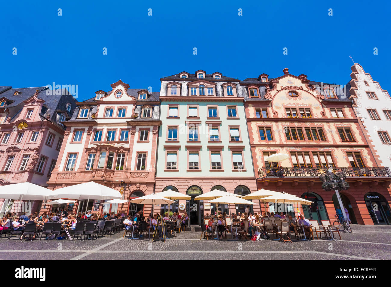 CAFES AND RESTAURANTS AT THE MARKETPLACE, OLD TOWN, MAINZ,  RHINELAND-PALATINATE, GERMANY Stock Photo - Alamy
