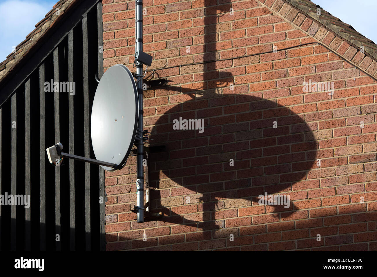 Satellite dish on house hi-res stock photography and images - Alamy