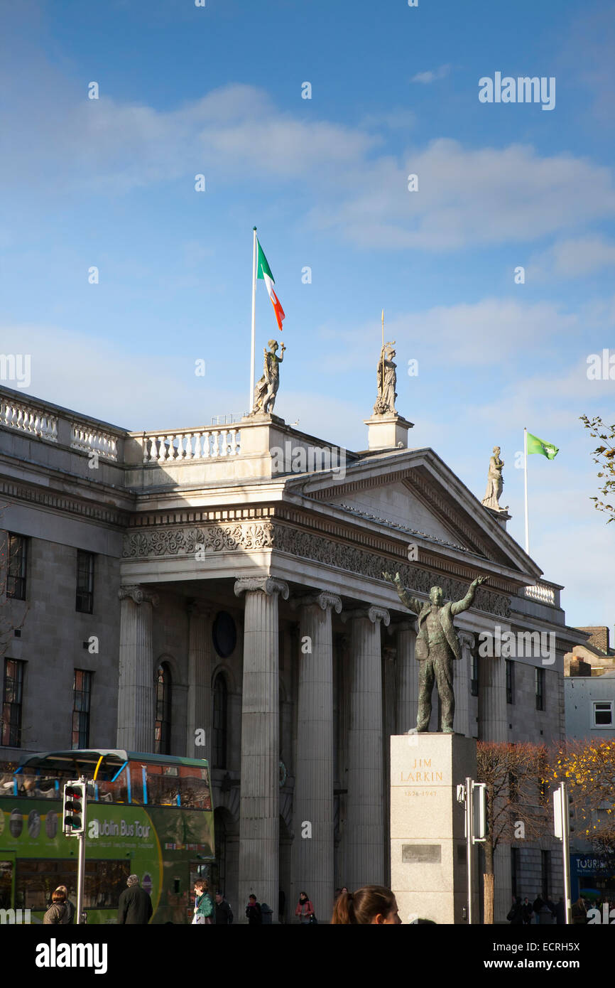 Ireland, Dublin, O'Connell street, Statue of Jim Larkin outside the GPO