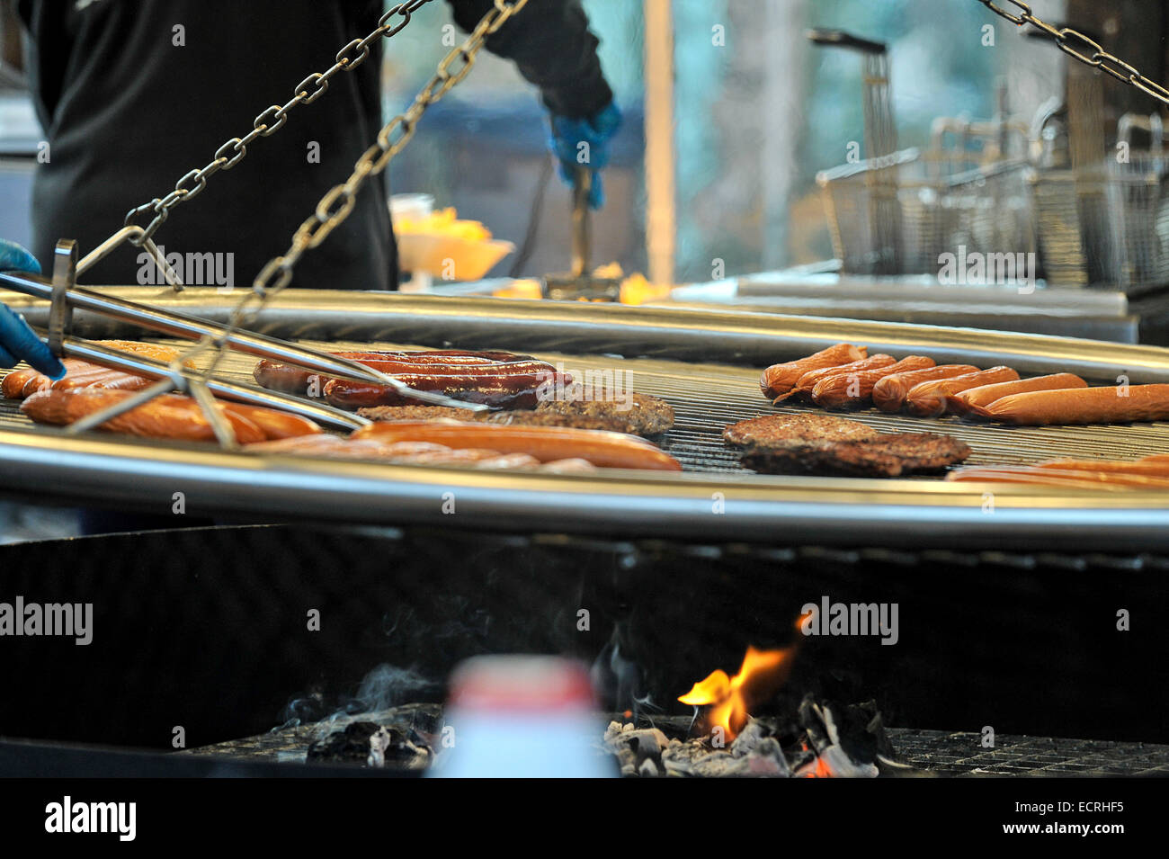 Hot food stall, Christmas market, Londonderry, Northern Ireland.  Photo © George Sweeney/Alamy Stock Photo