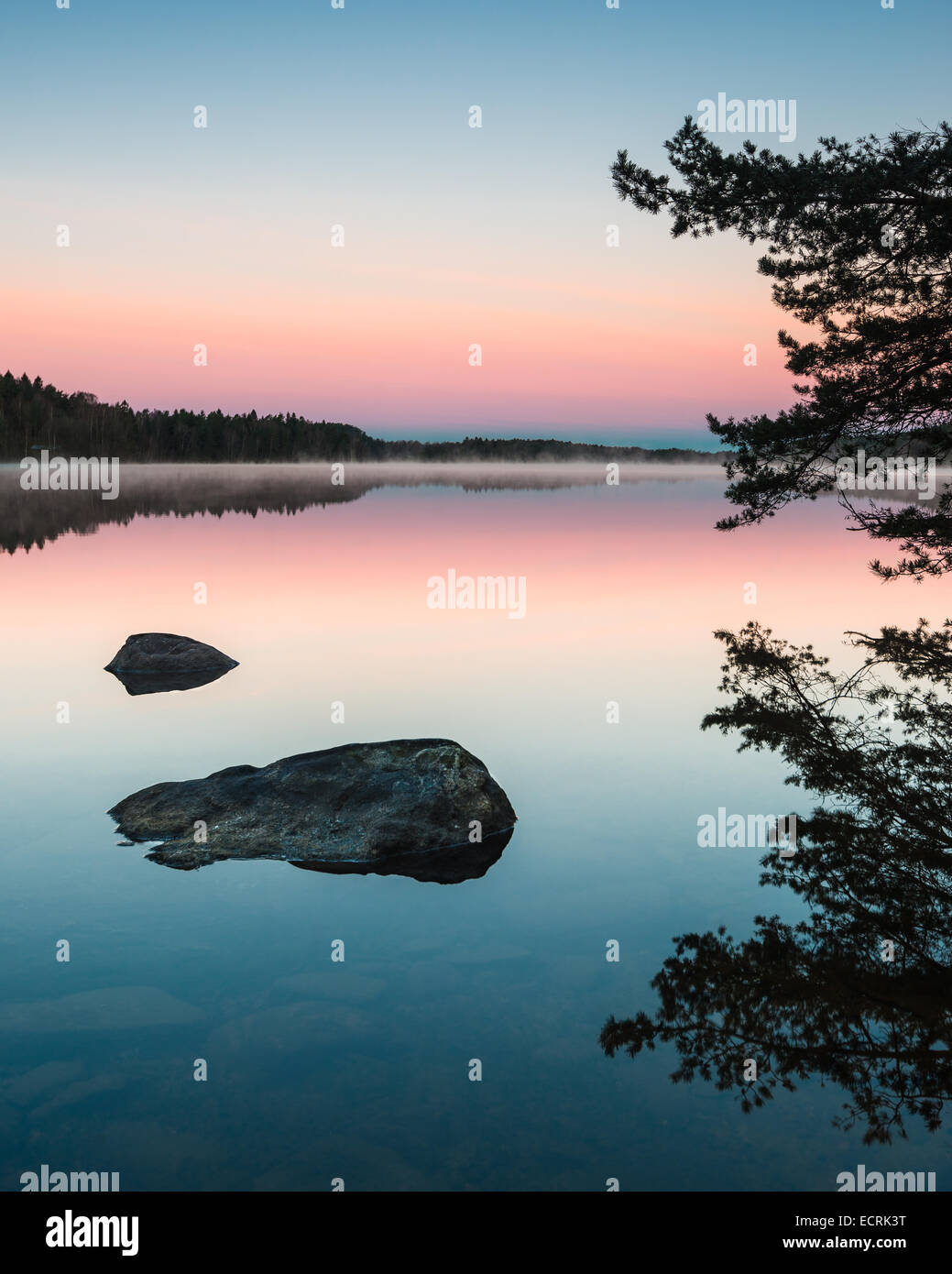 Pink sunset on water hi-res stock photography and images - Alamy