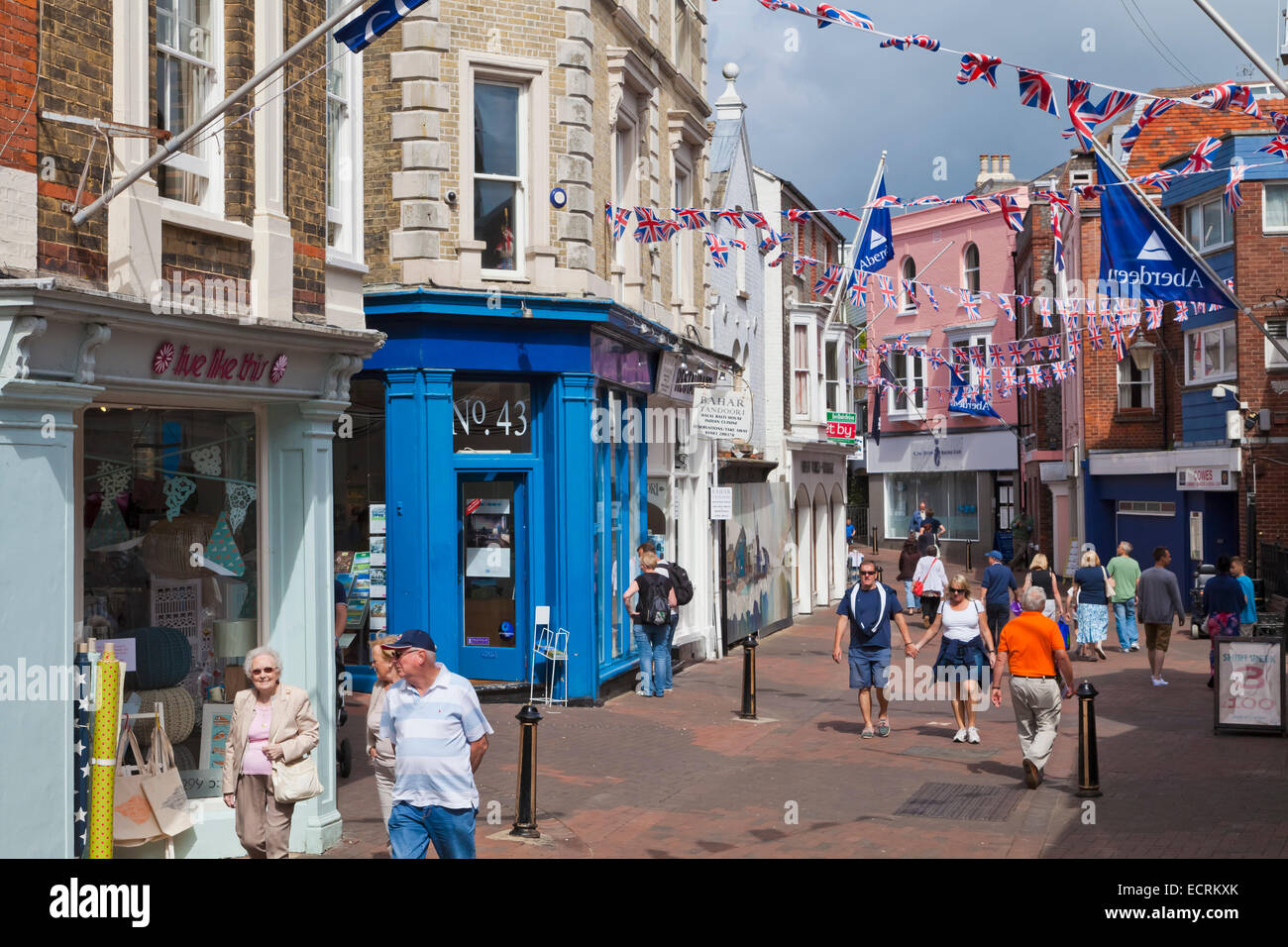 SHOPS AT THE PEDESTRIAN AREA OF COWES, ISLE OF WIGHT, ENGLAND, GREAT BRITAIN Stock Photo