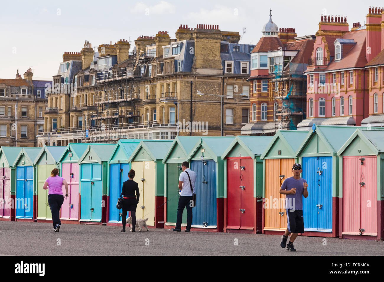 COLORFUL BATHING HUTS AT THE SEAFRONT, BRIGHTON, SEASIDE RESORT, COASTAL RESORT, SUSSEX, ENGLAND, GREAT BRITAIN Stock Photo