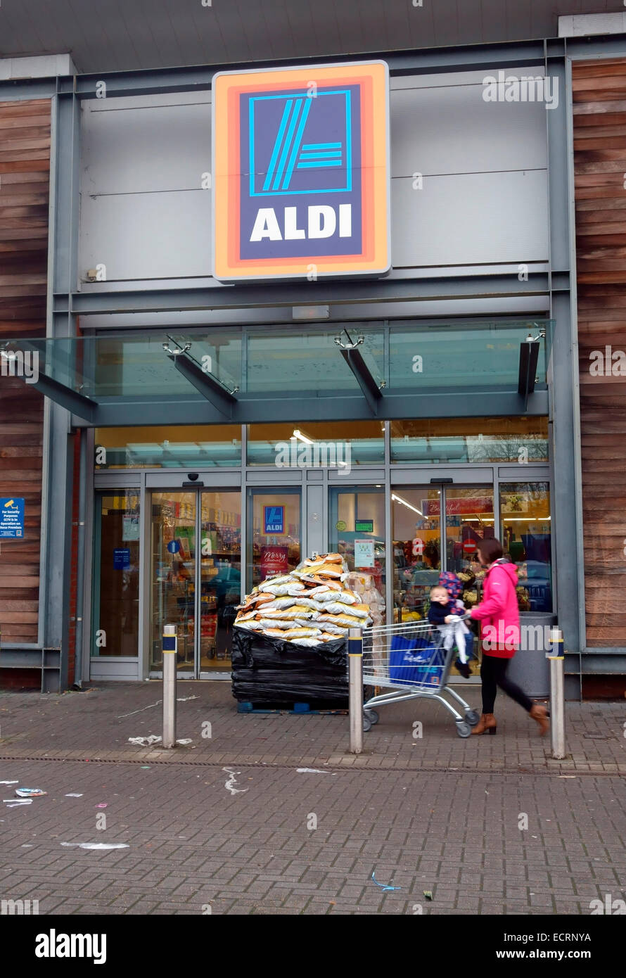 Aldi supermarket shop store hi-res stock photography and images - Alamy