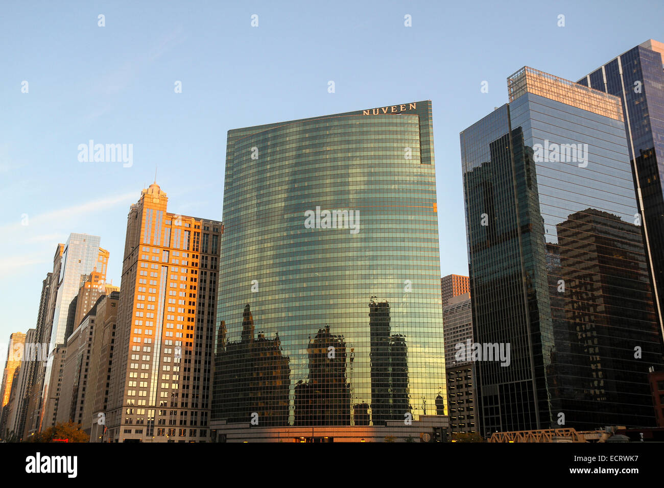 Chicago skyscrapers, including 333 Wacker Drive, designed by the firm Kohn Pederson Fox Assocates and completed in 1983. Stock Photo
