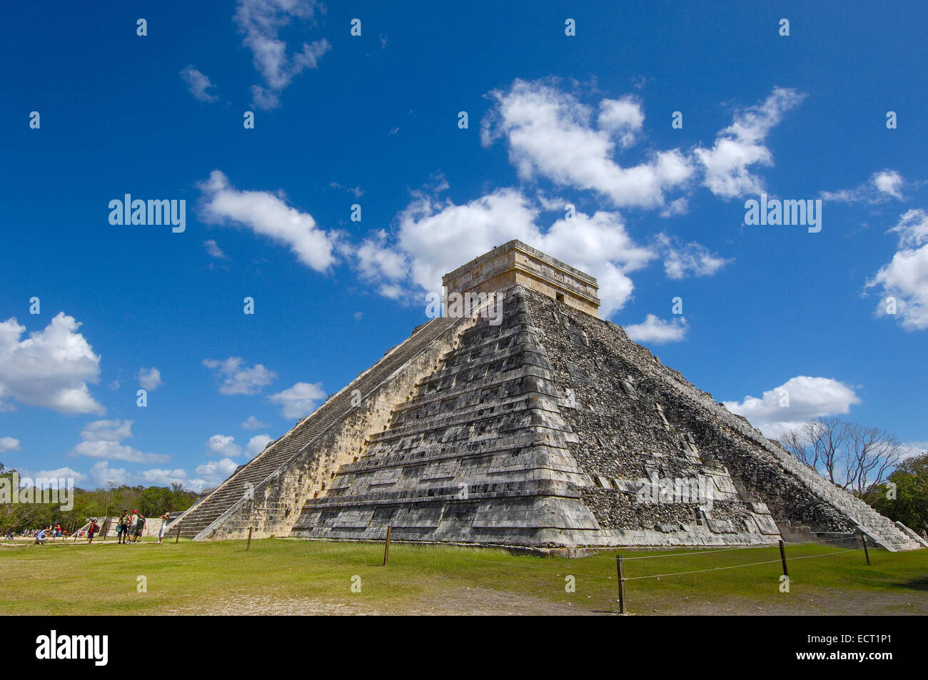 Pyramid of Kukulcan, The Castle, Mayan ruins of Chichen Itza, Mayan Riviera, Yucatan Peninsula, Mexico Stock Photo