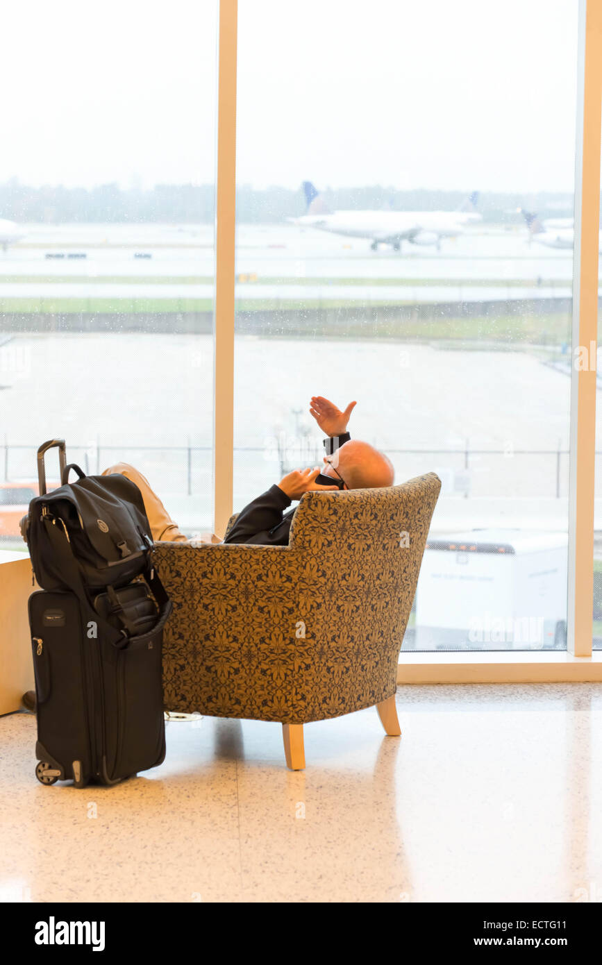 IAH, Houston Intercontinental Airport, Houston, TX, USA passengers