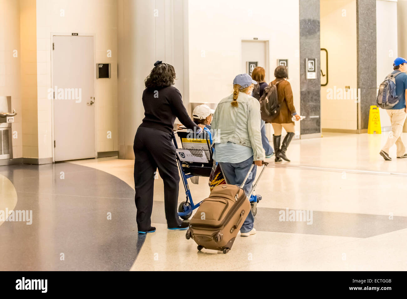 IAH, Houston Intercontinental Airport, Houston, TX, USA passengers