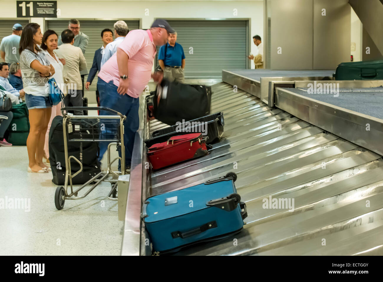 IAH, Houston Intercontinental Airport, Houston, TX, USA luggage