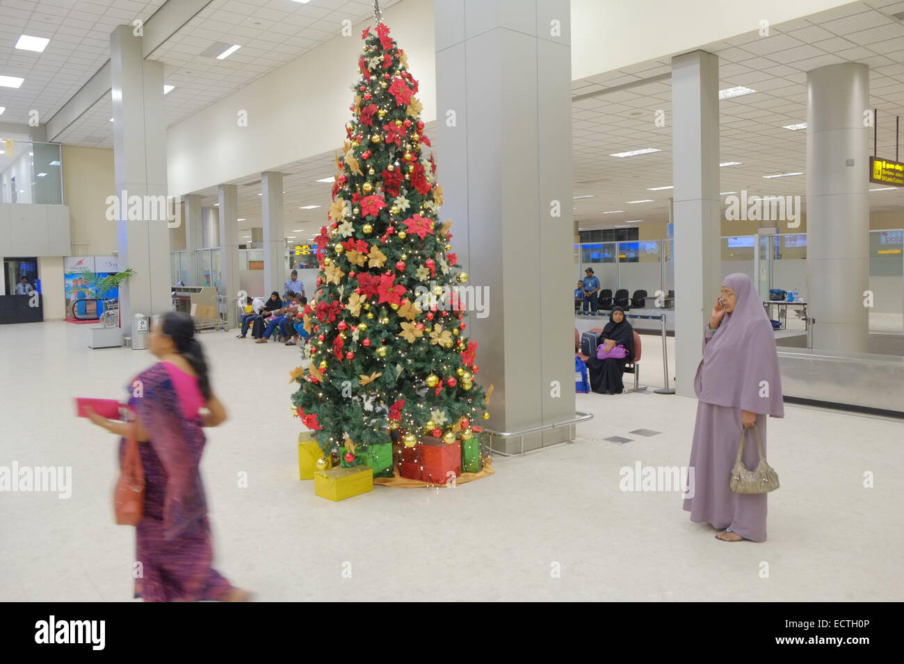 Colombo, Sri Lanka. 19th Dec, 2014. Christmas tree at departure lounge