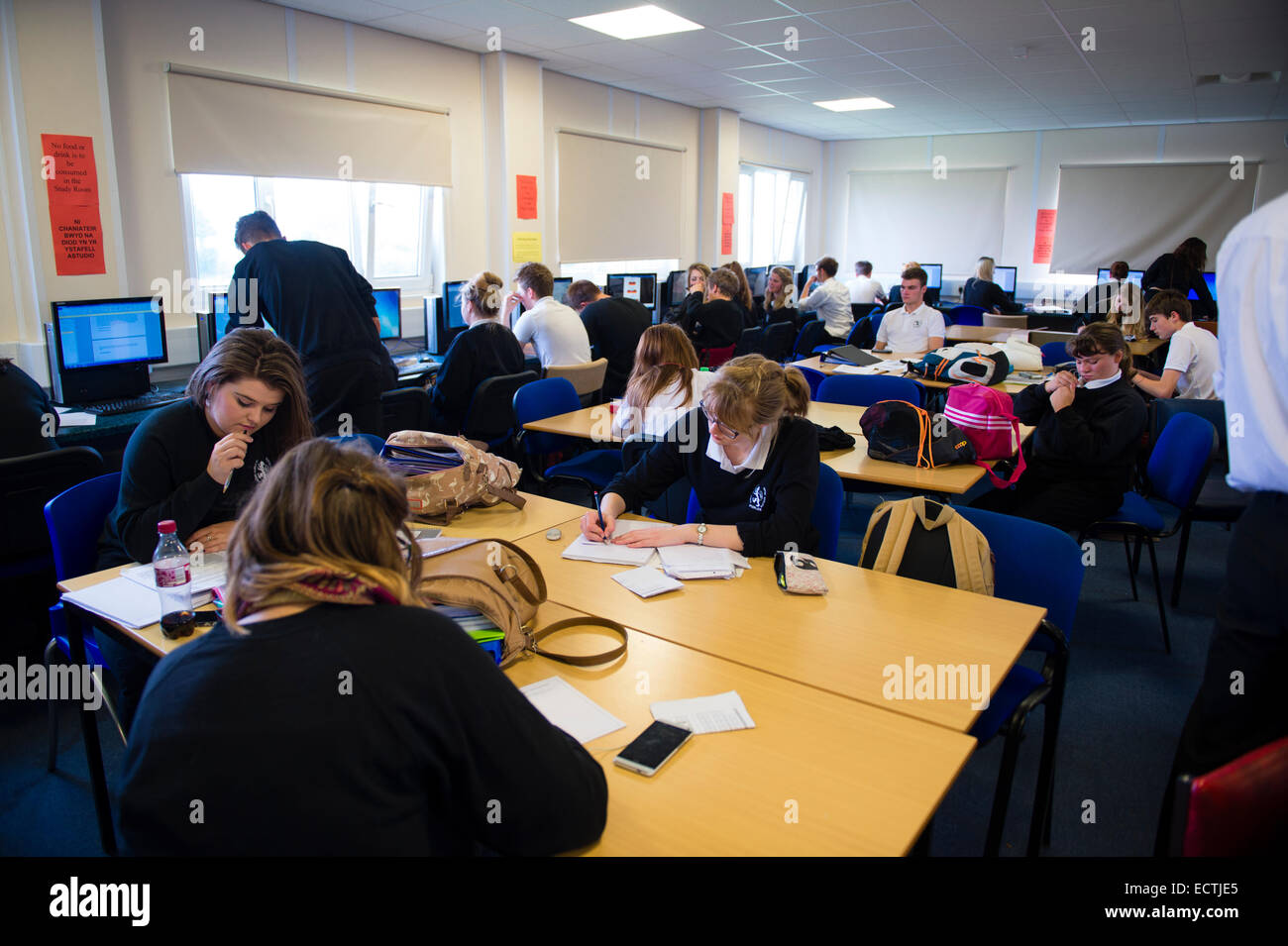 Secondary school education Wales UK: a level 6th form Year 13 students in their common room doing independent study  work inbetween classes Stock Photo