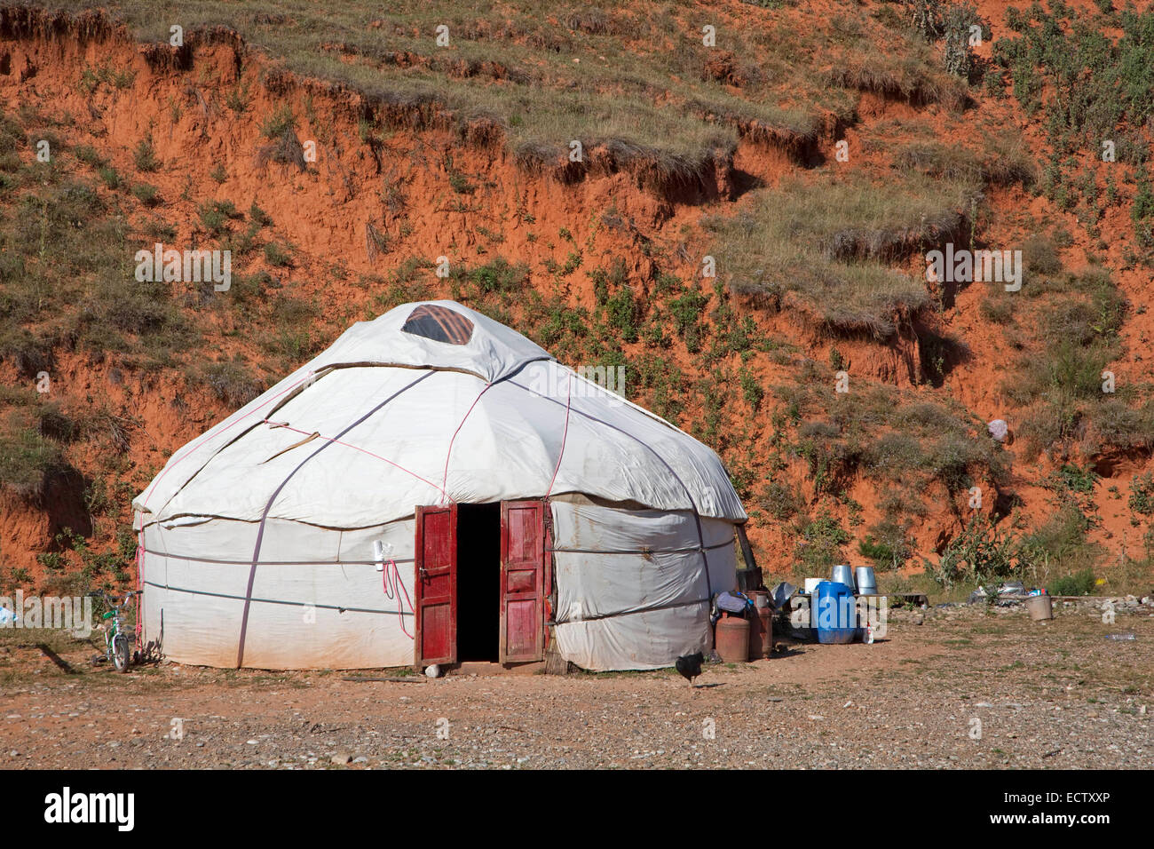 Kyrgyz yurt, temporary summer nomad dwelling in the mountains in the Osh Province, Kyrgyzstan Stock Photo