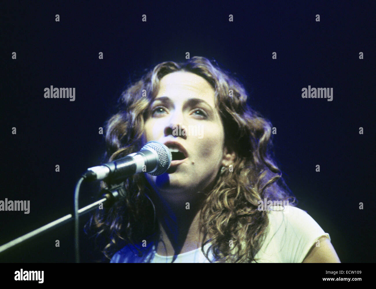 SHERYL CROW US singer in 1998 Stock Photo - Alamy