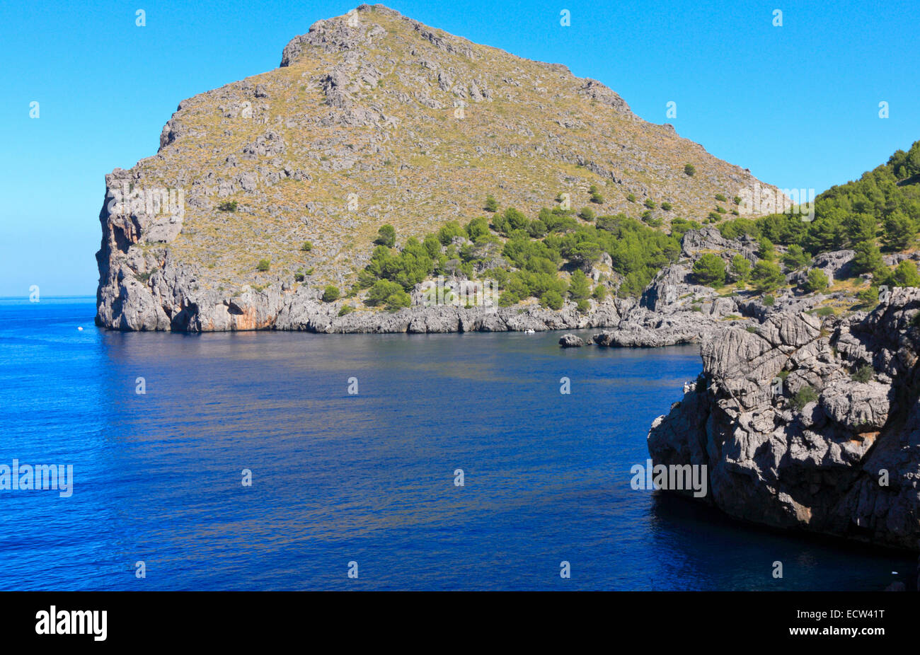 Quiet bay under steep and rocky cliffs on the Northern Coast, Mallorca, Balearic Islands Stock Photo