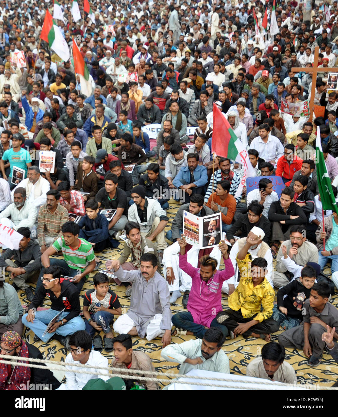 Karachi. 19th Dec, 2014. Activists of Muttahida Qaumi Movement (MQM