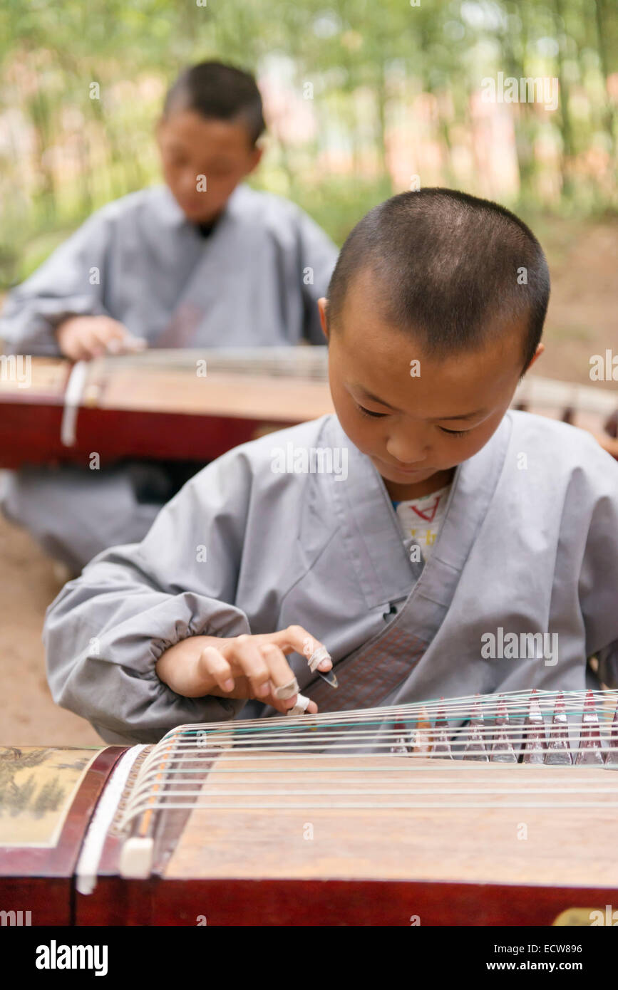 Guzheng hires stock photography and images Alamy