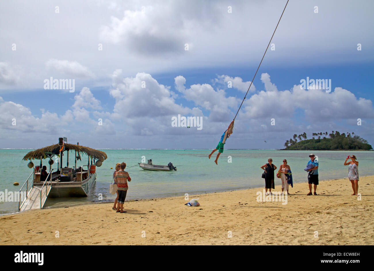 Rope swing on Muri Lagoon Stock Photo Alamy