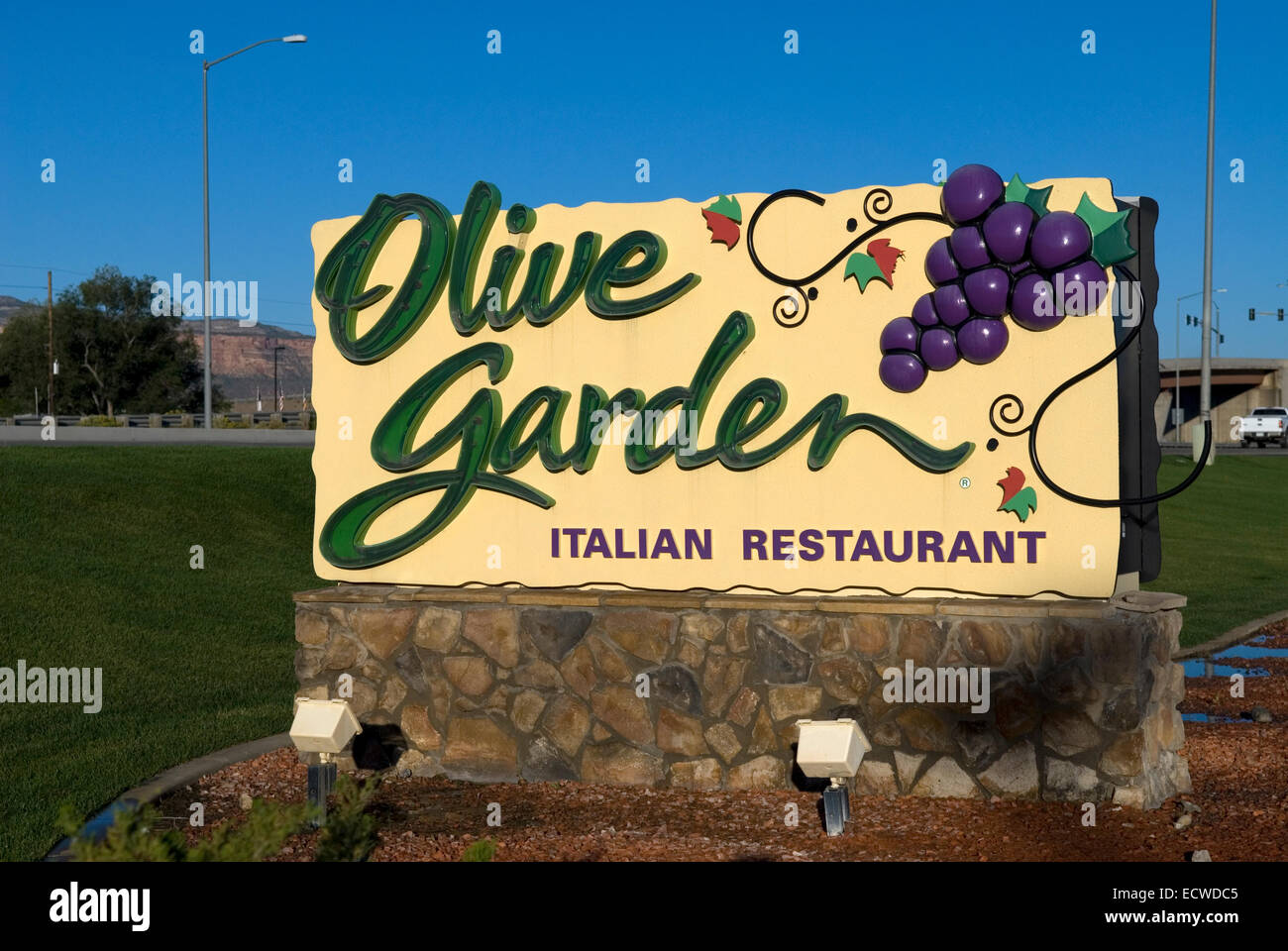 Olive Garden Sign Usa Stock Photo 76776677 Alamy