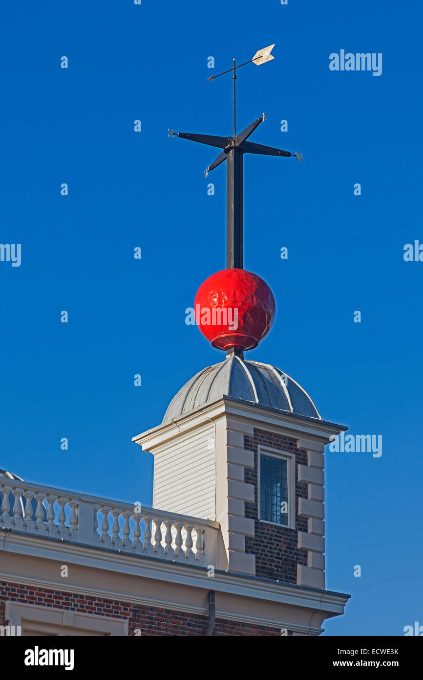 London, Greenwich  The Time Ball on top of Flamsteed House at the Royal Greenwich Observatory Stock Photo