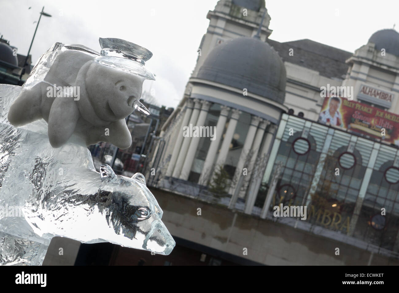 Sculptors cutting hires stock photography and images Alamy