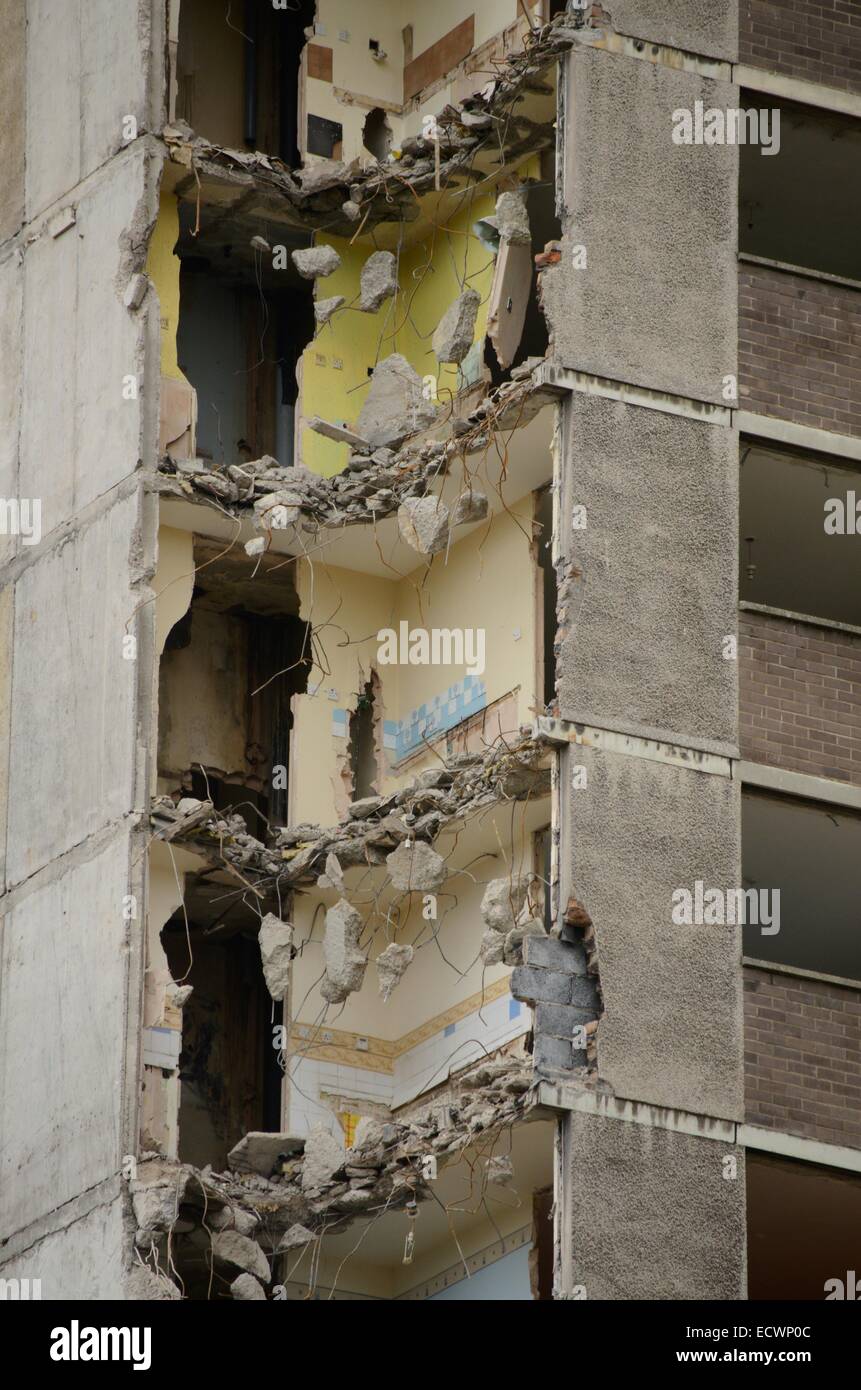 Glasgow, Scotland 20th February 2014. Demolition of tower block flats ...
