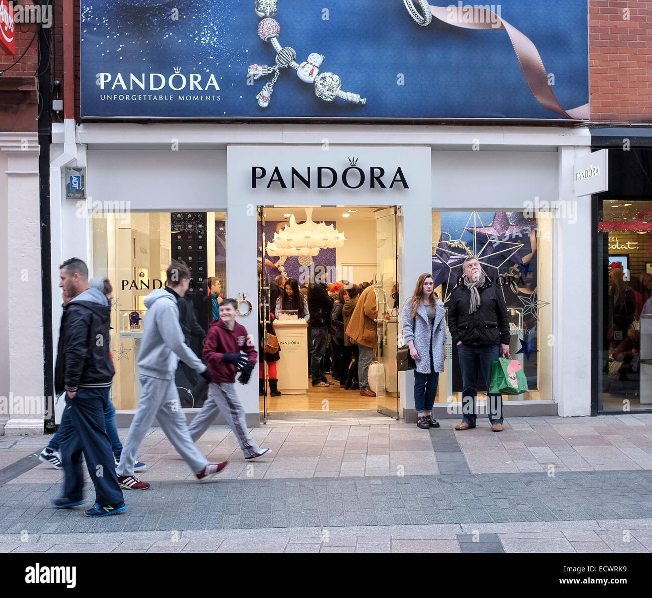 Pandora Jewellers High Resolution Stock Photography and Images - Alamy