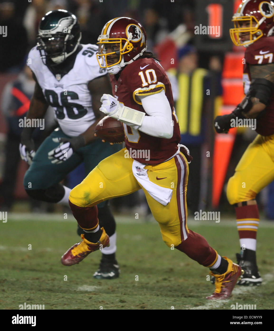 Washington Redskins QB Robert Griffin III (10) runs the football. Washington  Redskins defeat the Philadelphia Eagles 27-24 on December 20, 2014 at Fedex  Field in Landover, MD. Photo/ Mike Buscher Stock Photo - Alamy