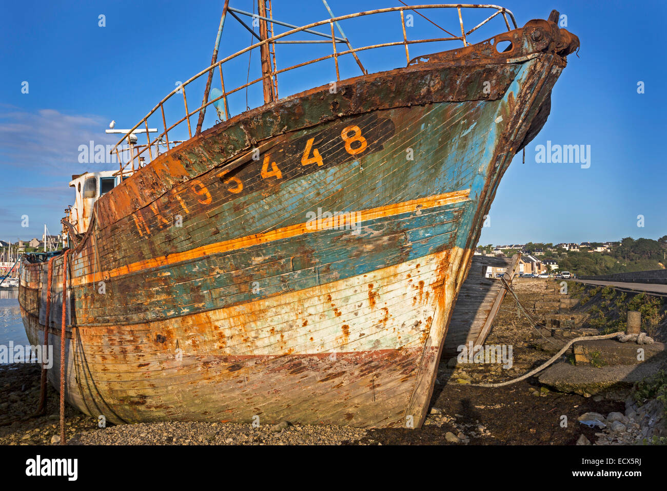 Wreck of an old fishing boat, ship graveyard, Camaret-sur-Mer, Département Finistère, Brittany, France, Europe Stock Photo