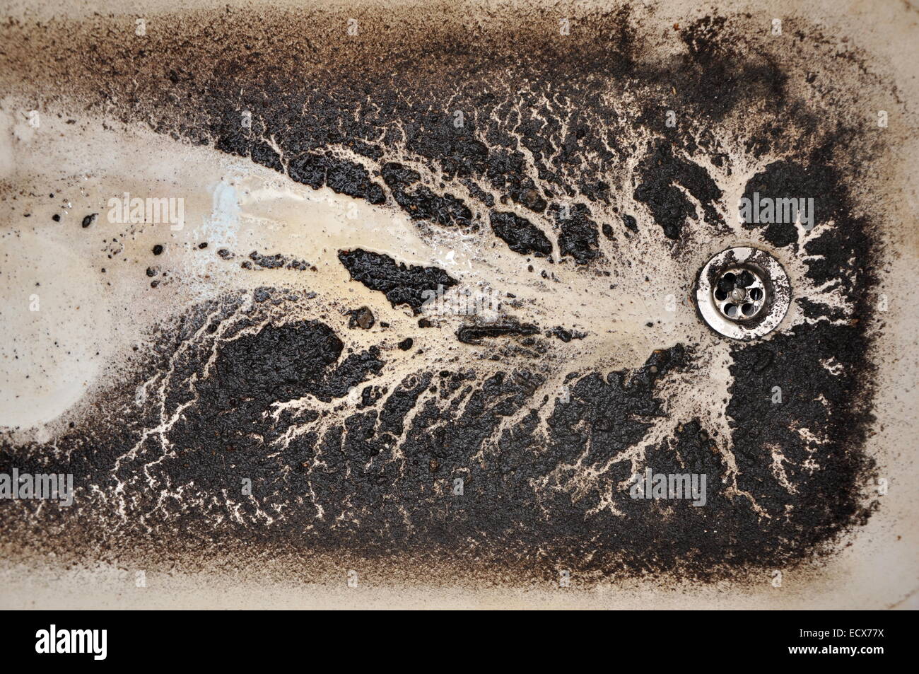 Dirty bathtub after some cleaning of a clogged drain Stock Photo Alamy