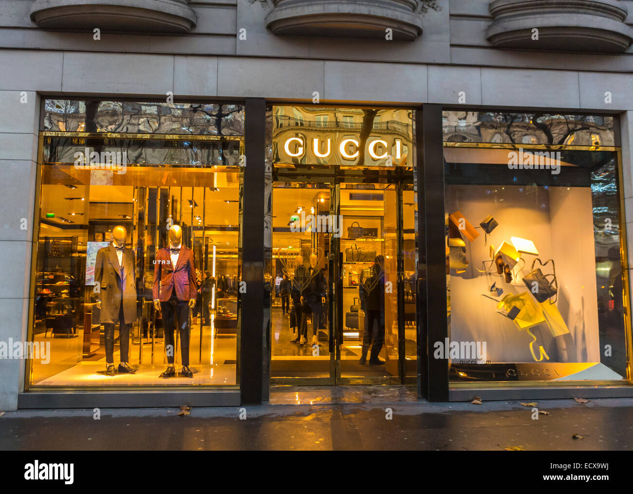 Forbipasserende champignon ballet Paris, France, Luxury Shopping, Outside, Gucci Store Front, Exterior,  Night, Rue Royale, mode labels shop fronts, fashion clothes shop name,  centre fashion, windows in night, Prestige consumer Stock Photo - Alamy