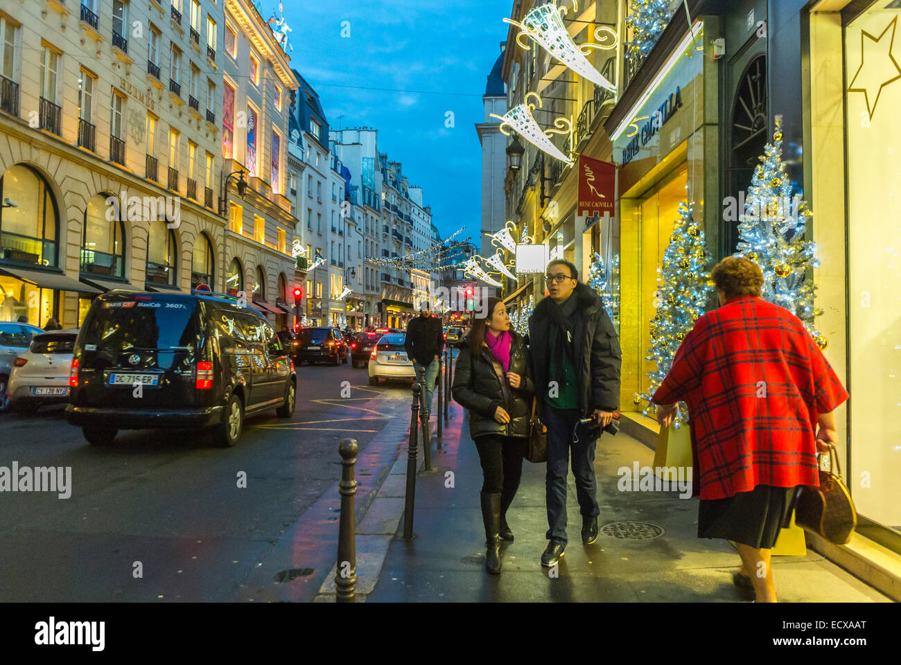 Paris, France, People Shopping, Street Lights, Storefront ,French Luxury  Fashion Shop, LVMH Louis Vuitton building store, Avenue Champs Elysees,  Night Stock Photo - Alamy