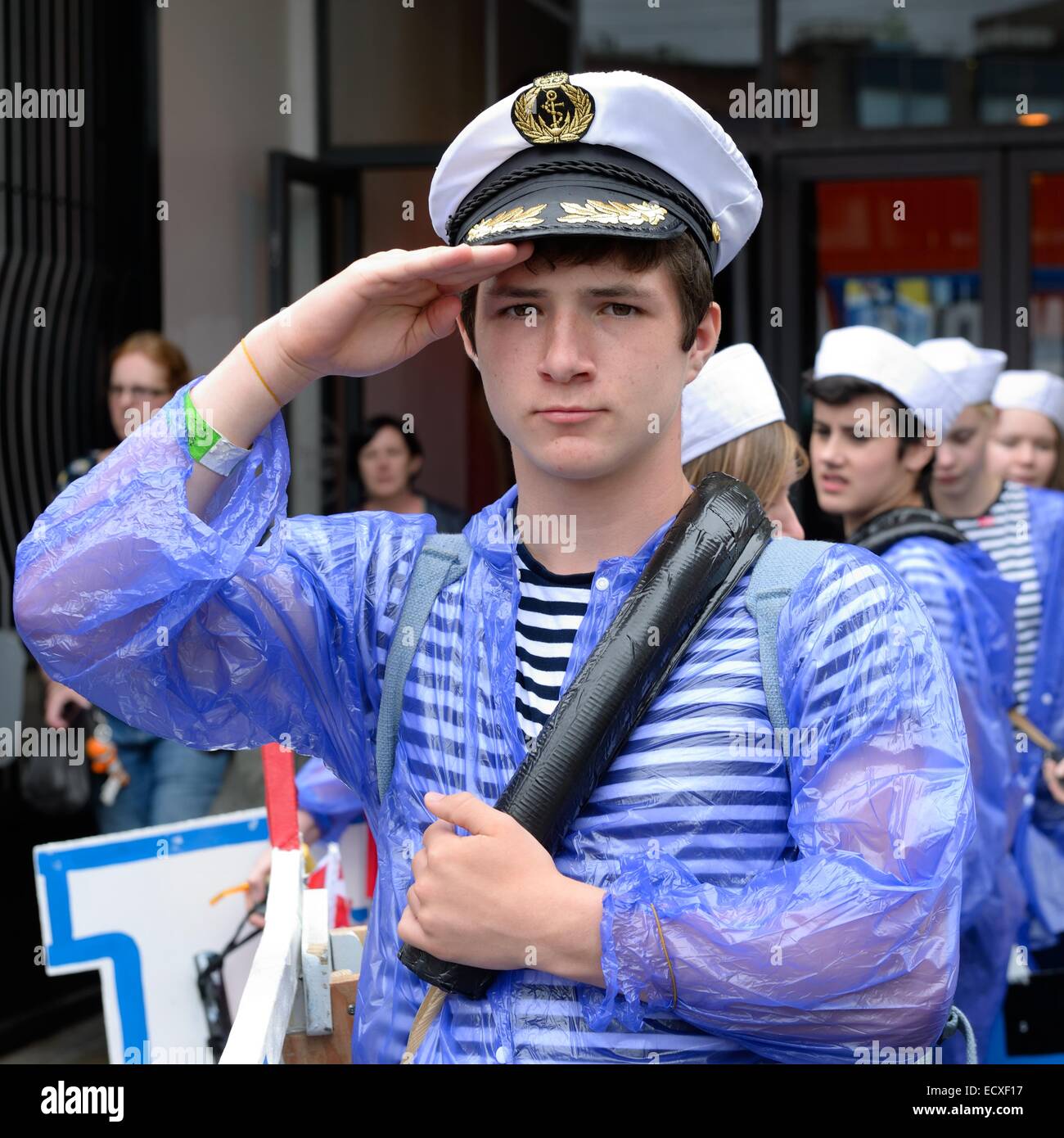 Street entertainer salutes at the Merchant City festival in Glasgow Stock Photo