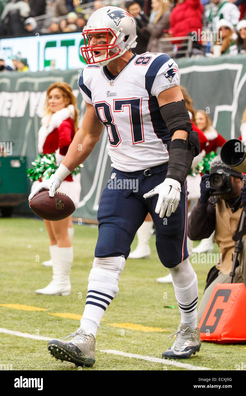 East Rutherford, New Jersey, USA. 21st Dec, 2014. New England Patriots  tight end Rob Gronkowski (87) talks with fullback James Develin (46) during  warm-ups prior to the NFL game between the New