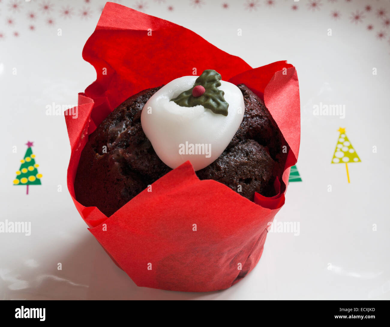 Tesco Merry Christmas Christmas Pudding Muffin on Christmas tree plate Stock Photo