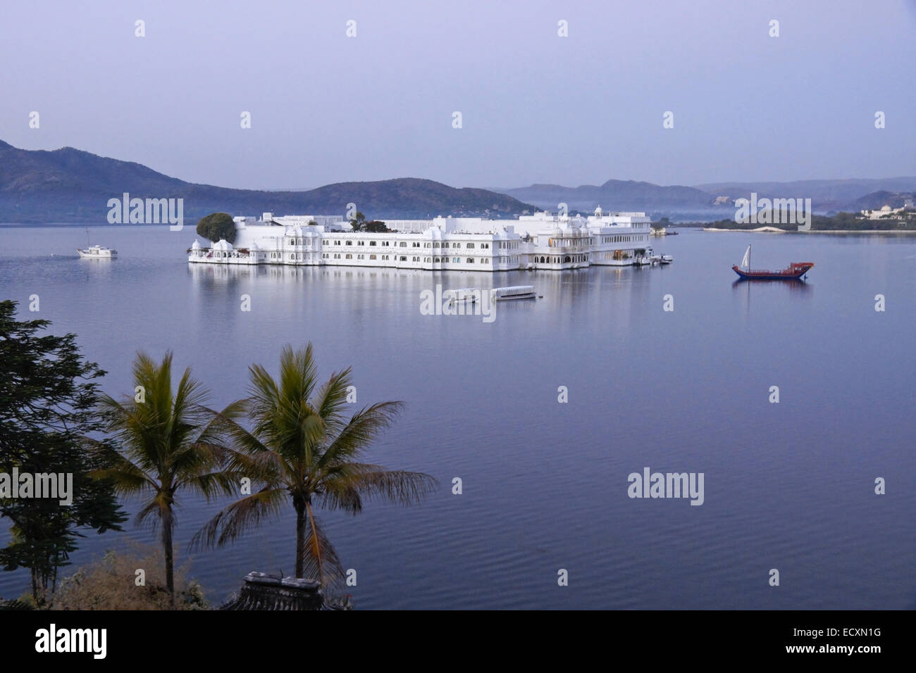 Lake Palace Hotel on Lake Pichola, Udaipur, Rajasthan, India Stock Photo