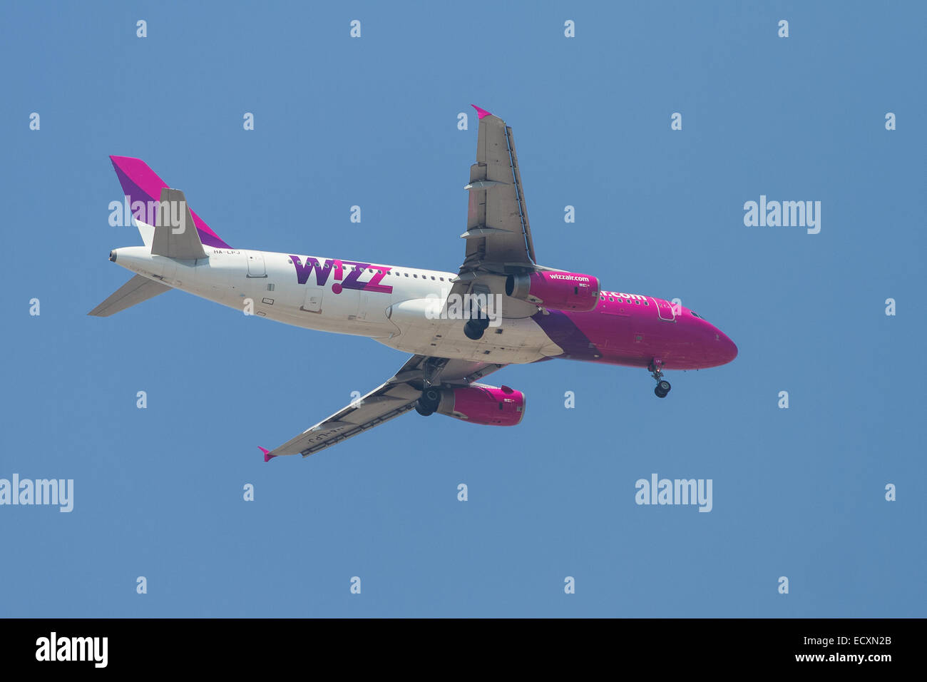 ISTANBUL, TURKEY - AUGUST 16, 2014: Wizz Air Airbus A320-232 landing to ...