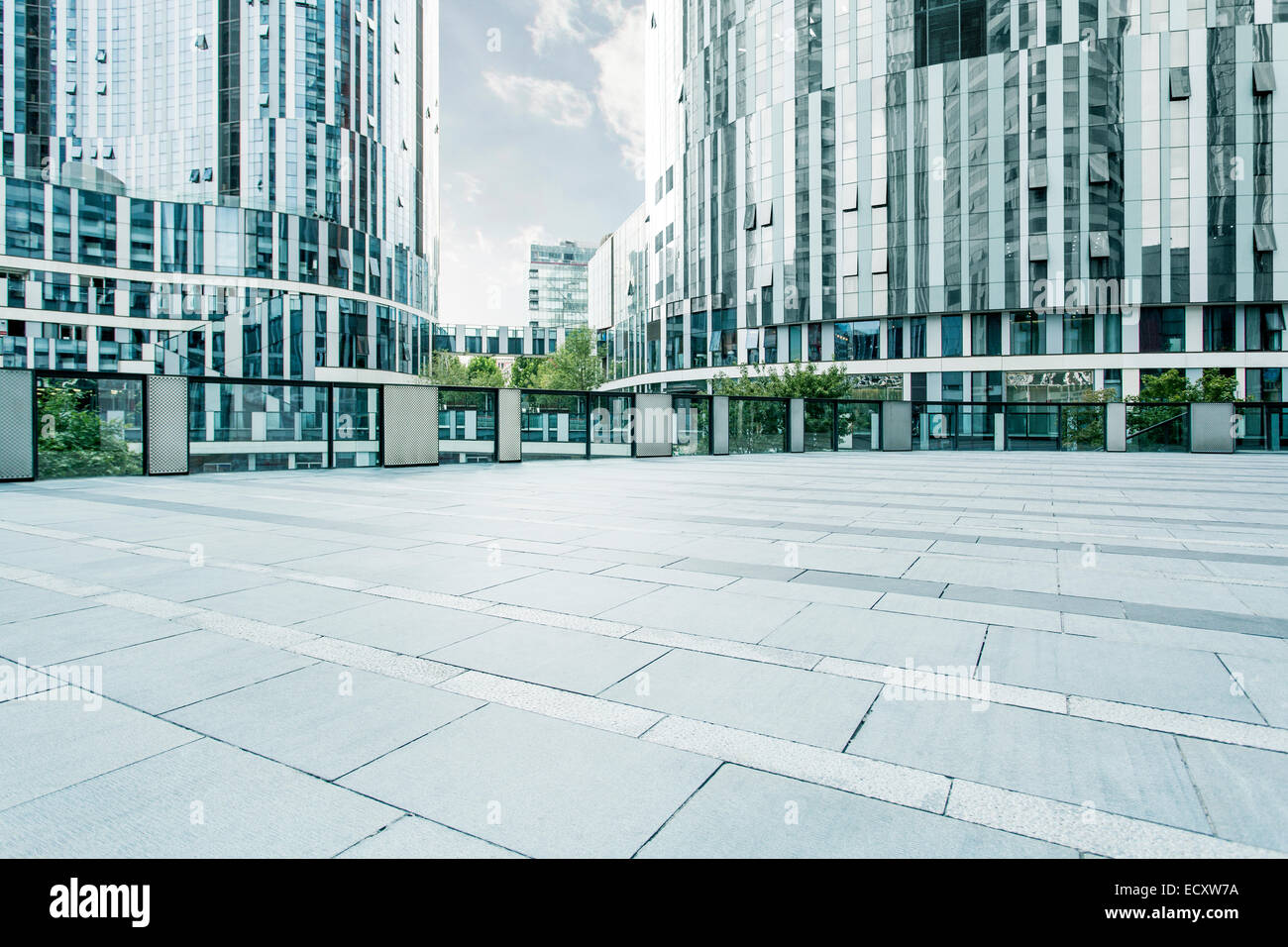 New skyscraper construction zone hi-res stock photography and images ...