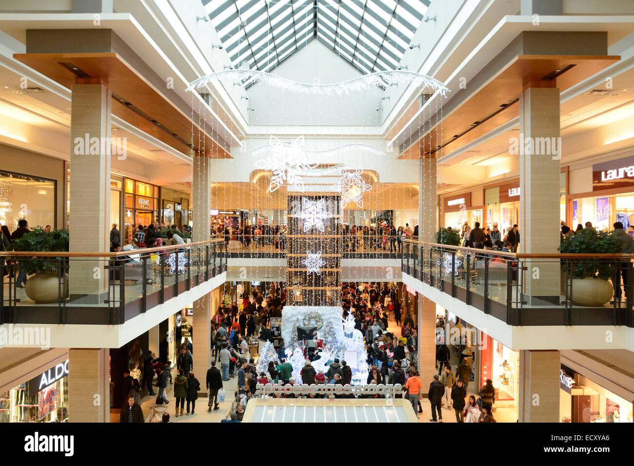 Toronto, Canada. 21st December 2014.  A crowded Fairview Mall in Toronto with Christmas shoppers taking advantage of sales on the last weekend before Christmas. Stock Photo