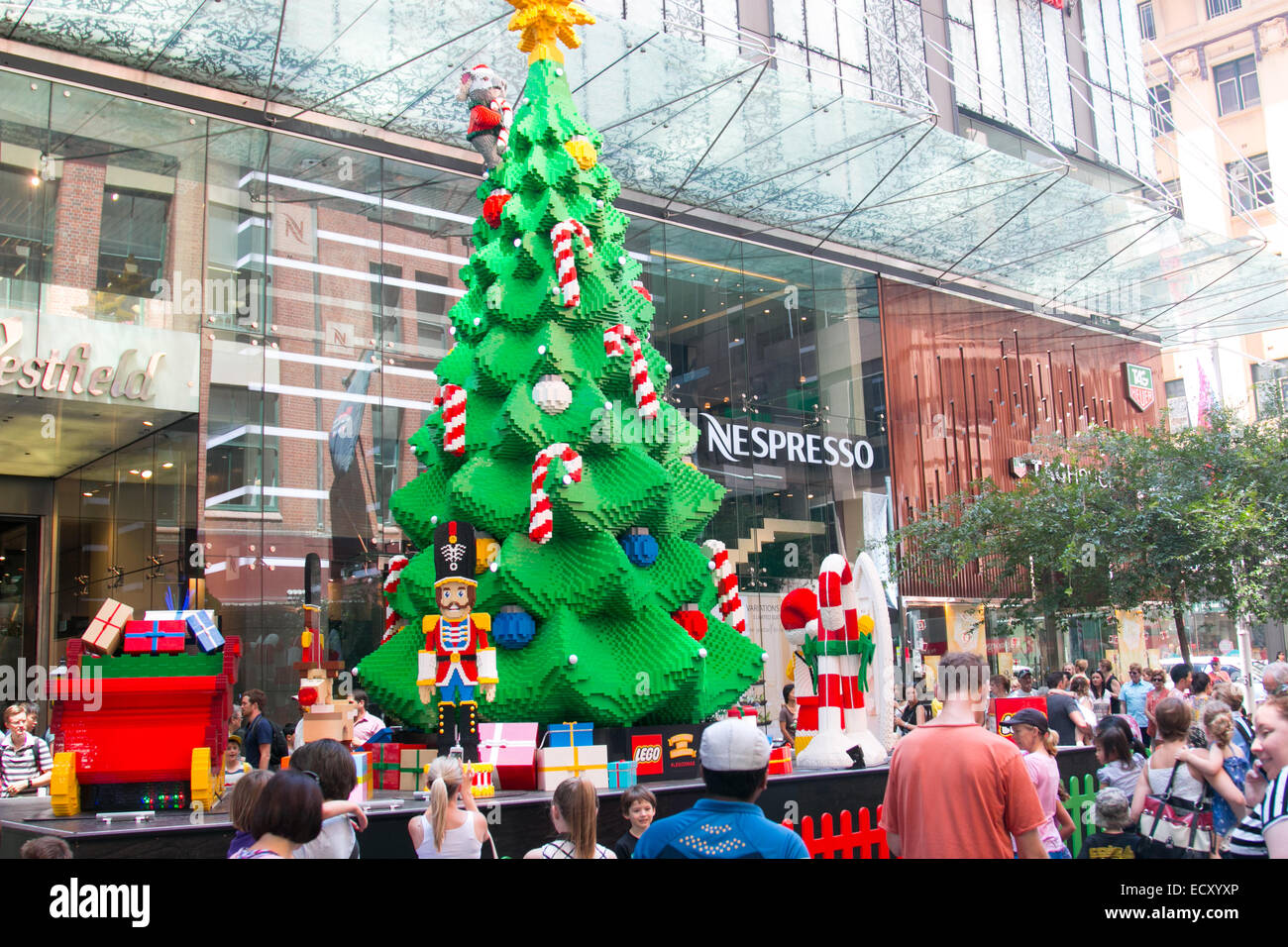 Lego christmas tree hi-res stock photography and images - Alamy