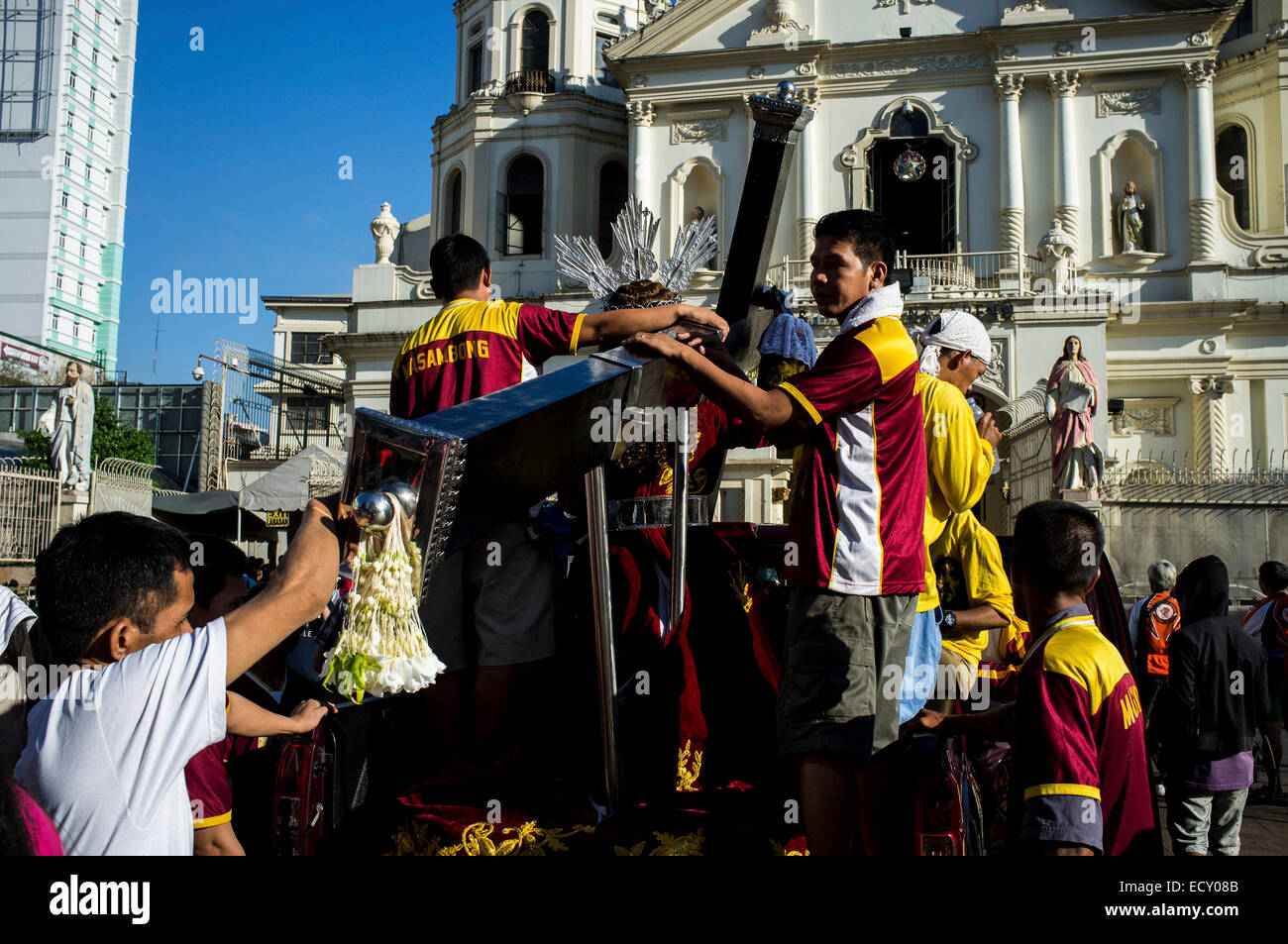 Devotees of the Black Nazarene bring their replica infront of Quiapo