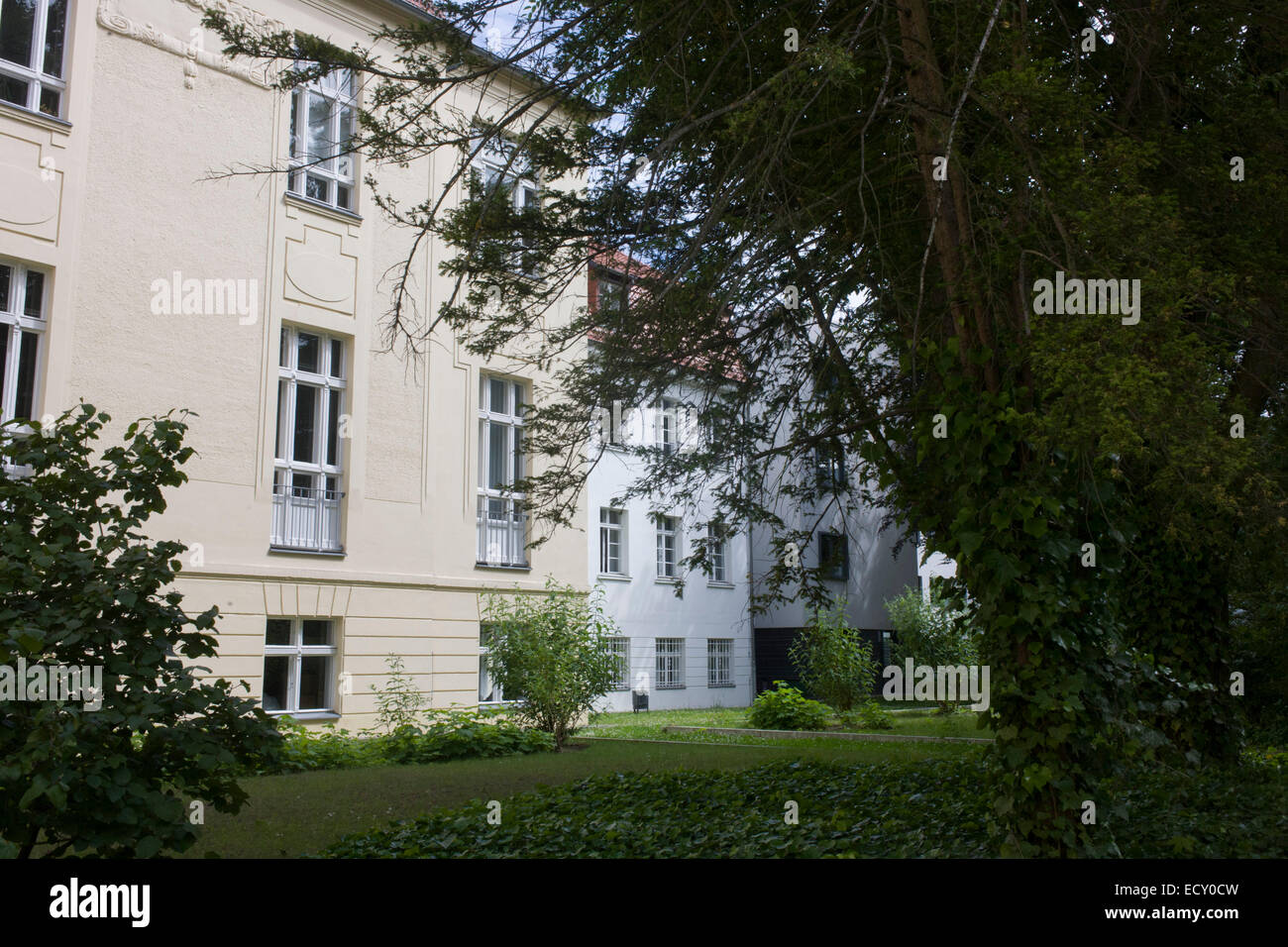 German Red Cross (Deutsches Rotes Kreuz - DRK) administrative HQ at 58 Carstennstrasse, Berlin. Stock Photo